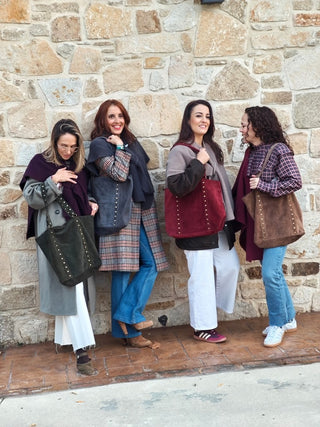 BOLSO SHOPPER PIEL TACHUELAS