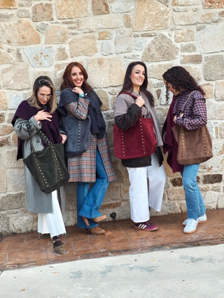 BOLSO SHOPPER PIEL TACHUELAS